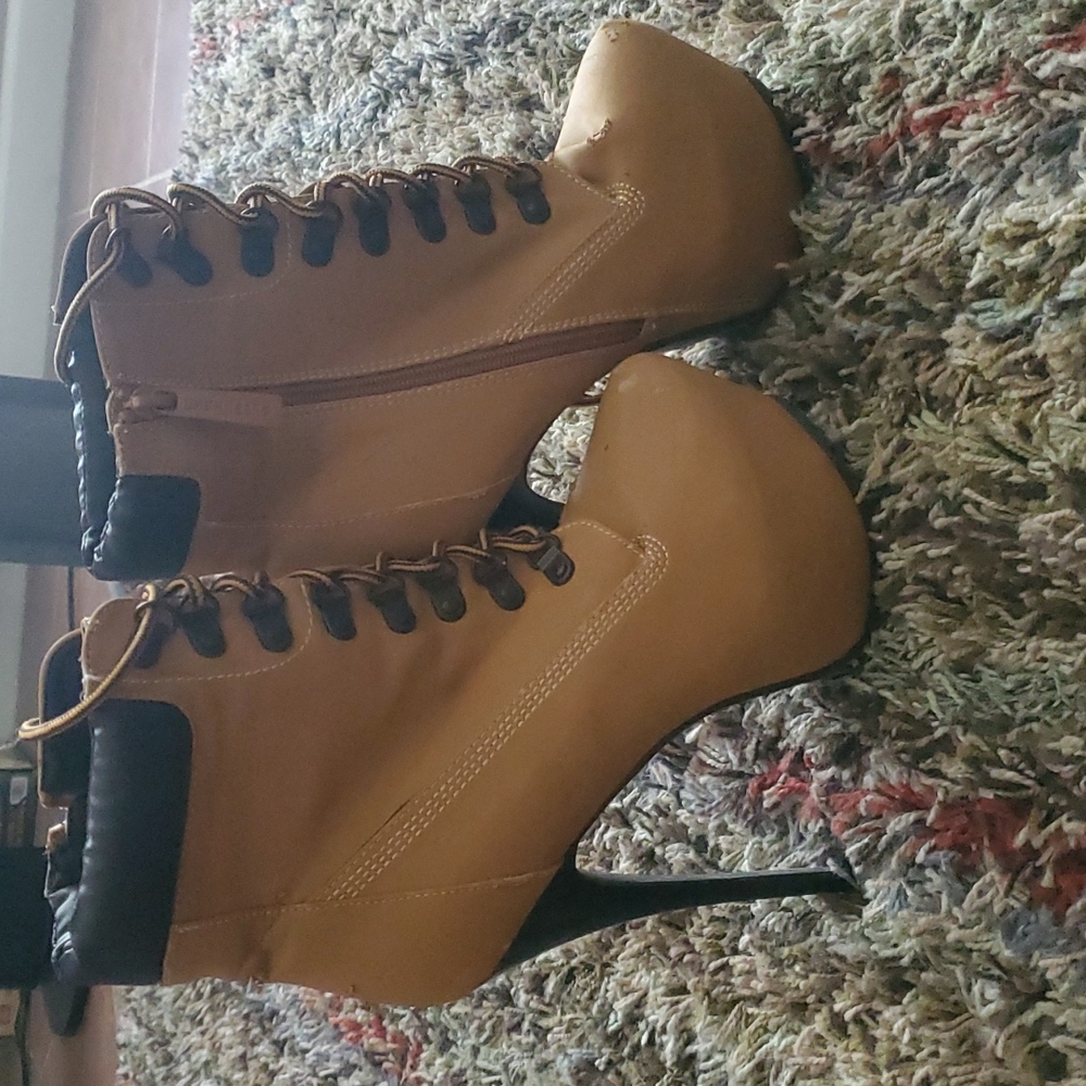 Shoes - Picture 3 of 4